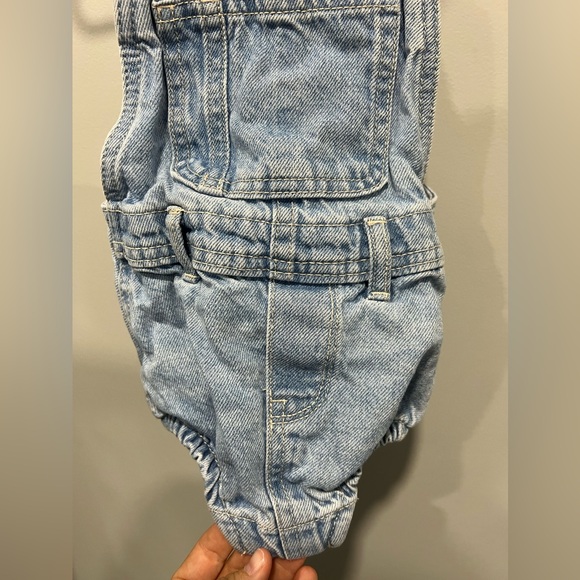 Old navy onesie overall bibs 18-24 months - Picture 5 of 6